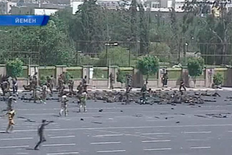 В Йемене смертник взорвал участников военного парада