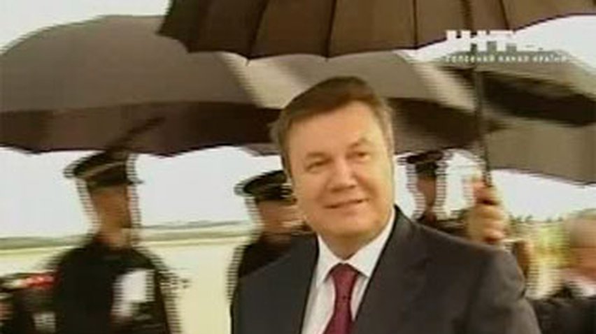 Виктор Янукович примет участие в заседании совета НАТО