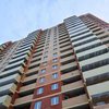 Двое парней выжили после падения из окон высоток