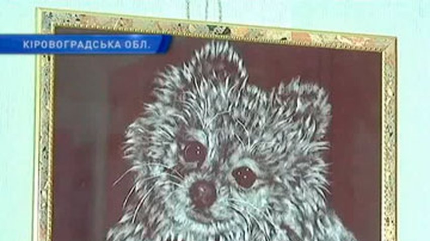 Кировоградская умелица пишет картины тополиным пухом