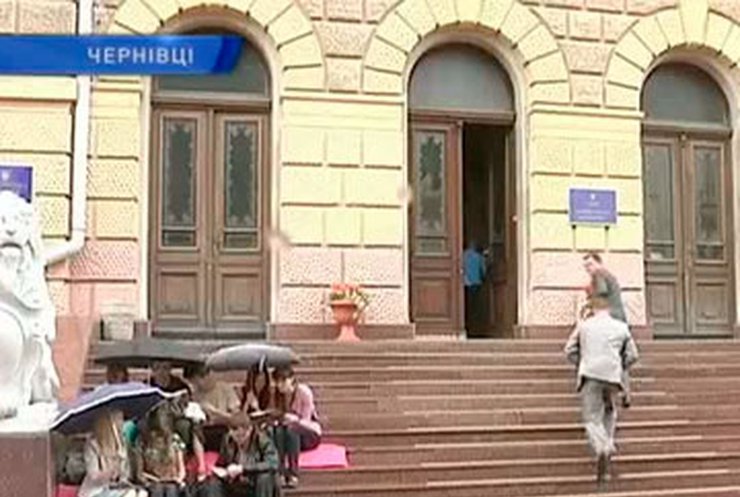 В Черновцах студенты выступили против закрытия общественных библиотек