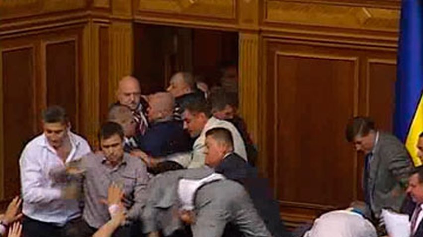 Депутаты устроили драку в Верховной раде