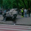 В центре Одессы в результате аварии ВАЗ отбросило на стену дома