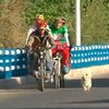 В Китае пес пробежал 2000 километров вместе с велогонкой