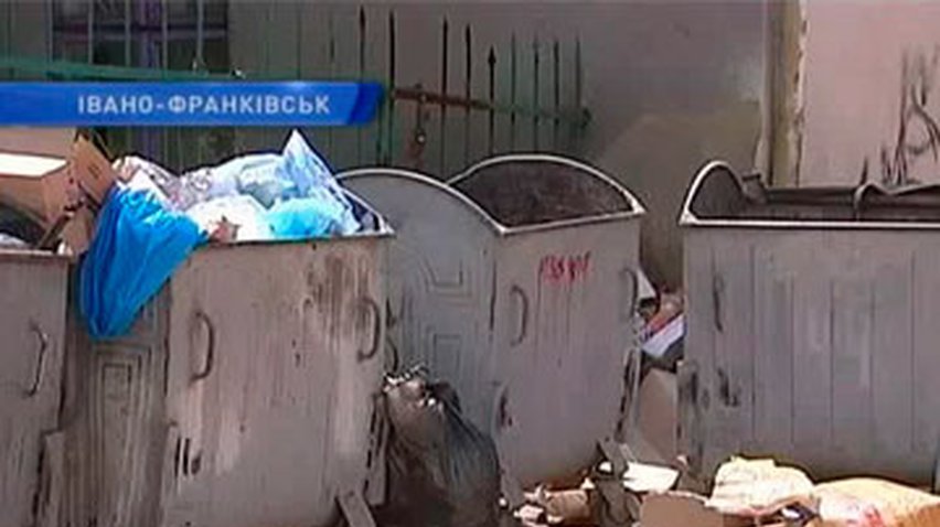 В Ивано-Франковске две фирмы не могут определиться, кто будет вывозить мусор