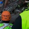 В Италии спасатели достали женщину из-под завалов после землетрясения