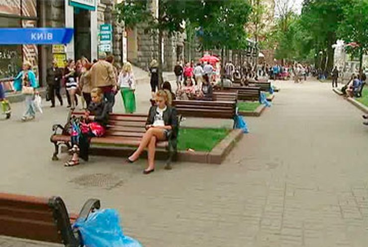 Столичные власти убрали из города все бетонные урны
