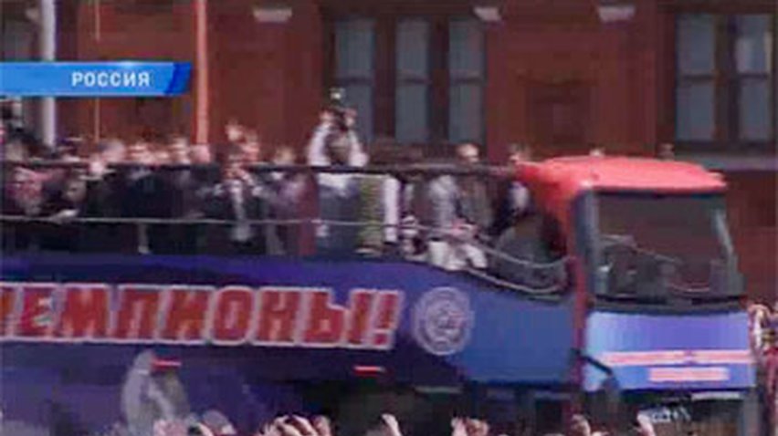 Российские хоккеисты привезлы кубок чемпионов мира в Москву