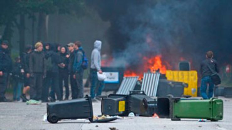 Неонацисты и левые в Германии устроили бучу с полицейскими