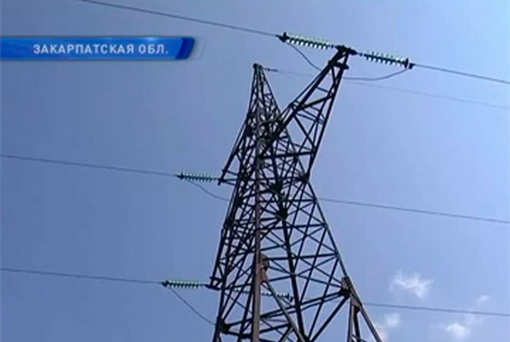 Трое рыбаков погибли, когда один из них забросил удочку под высоковольтной линией