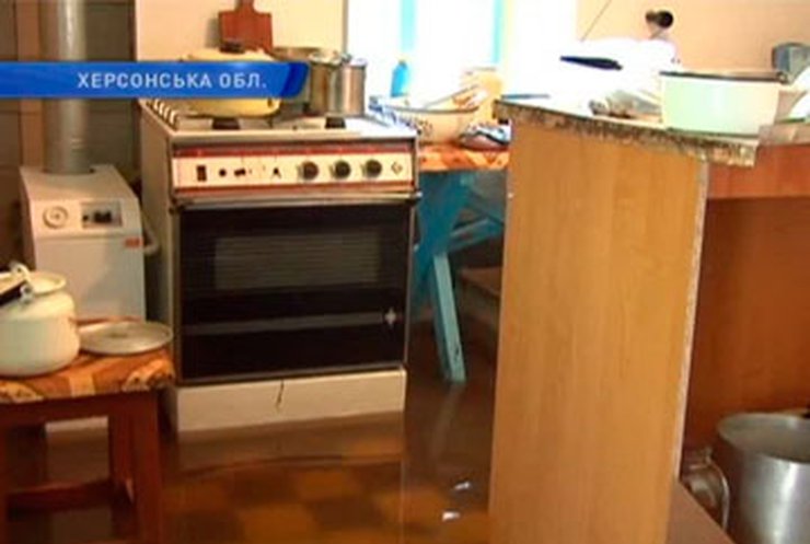 Более 200 домов в Херсонской области оказались подтоплеными из-за ливней