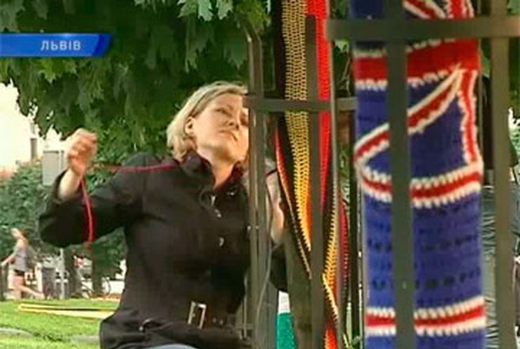 К Евро-2012 во Львове украсили деревья