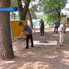 В Запорожье заключенные вышли на уборку городских парков