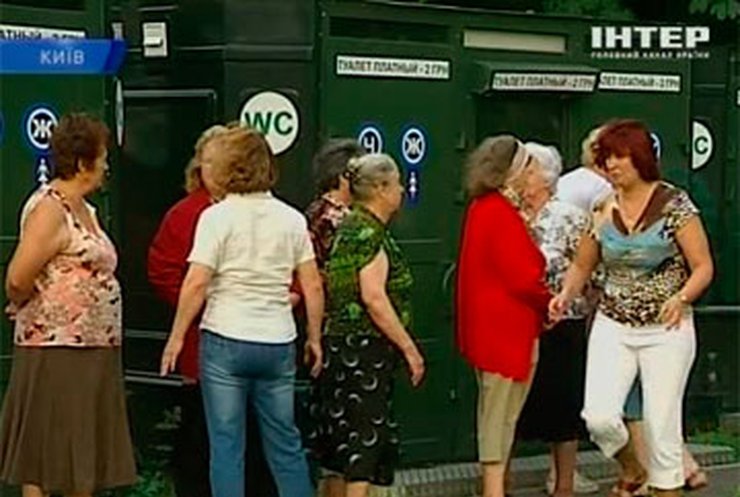 Киевляне недовольны установкой под домами общественных туалетов