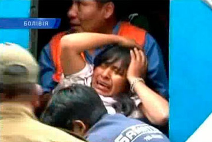 В Боливии автобус с детьми упал с обрыва - погибли 17 человек