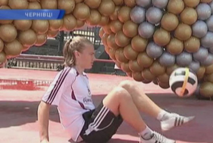 Черновицкий парень установил рекорд в жонглировании мяча