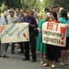 Под фан-зоной в Харькове 70 человек с требуют выплаты зарплаты на заводах