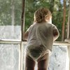 Двухлетний ребенок выпал с 9-го этажа жилого дома