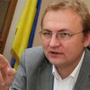 Мэра Львова возмутила трансляция матча на русском языке