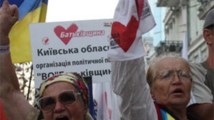 Под "Олимпийским" произошла потасовка между милицией и активистами оппозиции (обновлено)