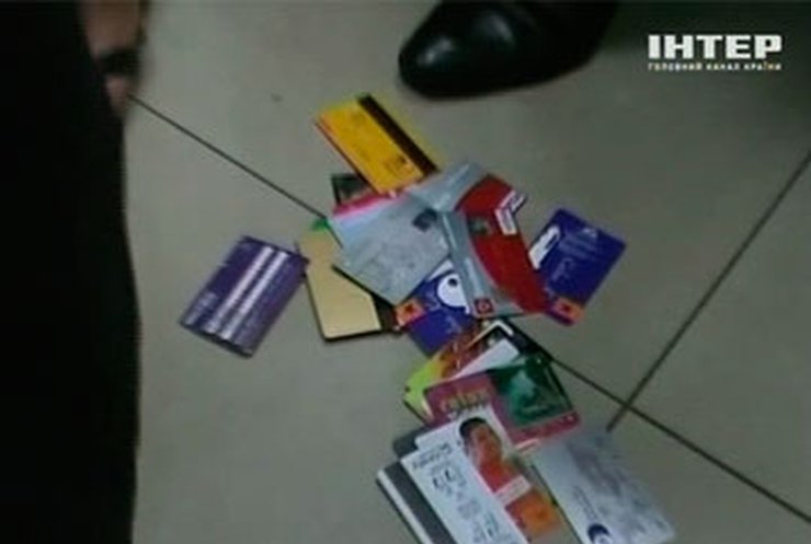 Милиция поймала двоих бразильцев, которые хотели обокрасть киевские банкоматы