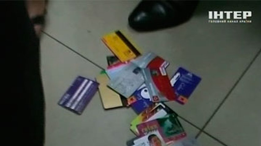 Милиция поймала двоих бразильцев, которые хотели обокрасть киевские банкоматы