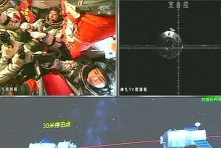 Китайские тайконавты успешно перешли в орбитальную лабораторию