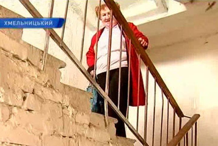 Большинство жителей Хмельницкого опасаются пользоваться лифтами