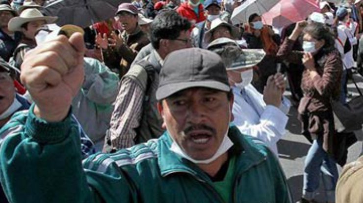 В Боливии протест полиции привел к массовым беспорядкам
