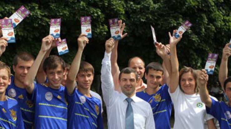 Юные футболисты Сумщины получили билеты на финал Евро-2012