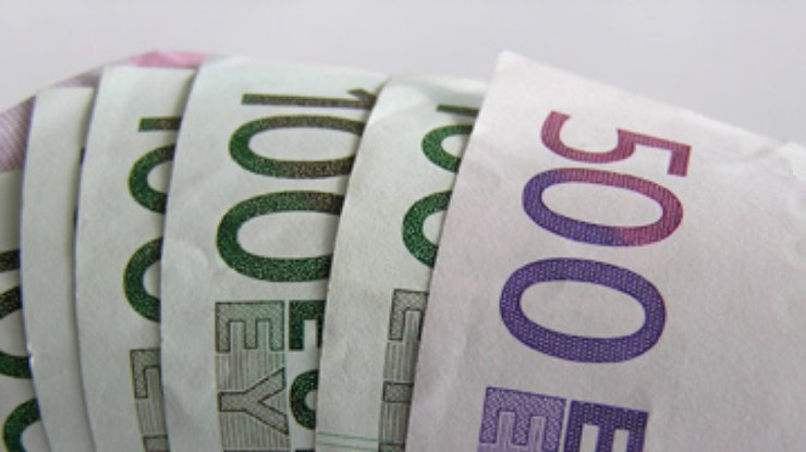 Евро дорожает рекордными темпами за год