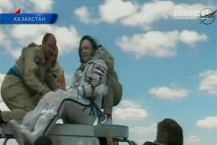 После 6-месячного пребывания на МКС на землю вернулись трое астронавтов