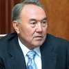 Назарбаев запретил покупать для чиновников "Мерседесы"