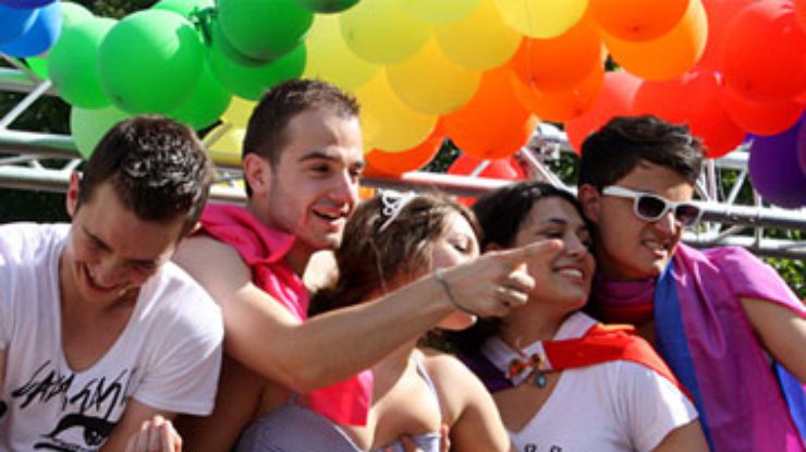 Во Франции с 2013 года геям будет разрешено заключать браки