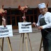 В Ивано-Франковске в знак протеста "депутатам" отрезали языки