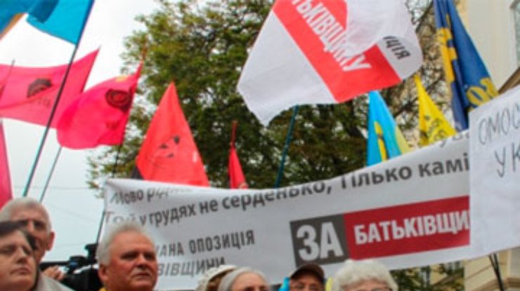 Львовский облсовет призывает митинговать против "языкового" закона