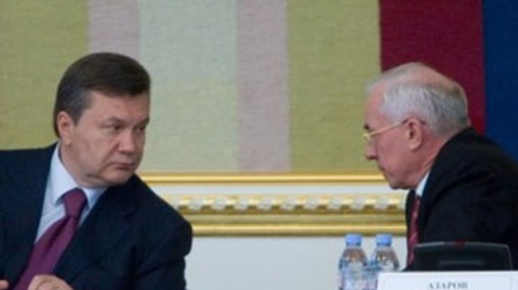 Янукович поручил Кабмину доработать закон о языках