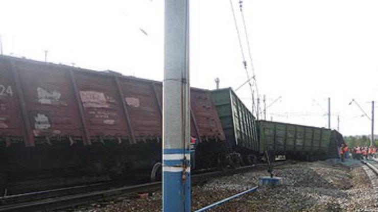В Киеве сошли с рельсов 3 вагона товарняка