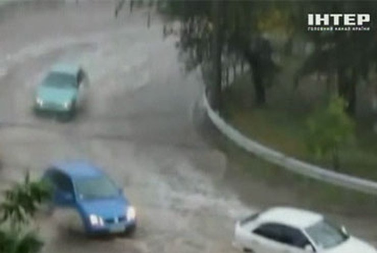 На Одессу обрушился сильный ливень с градом