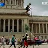 По Гаване ездит самый высокий в мире велосипед