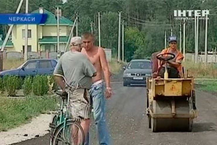 Власти Черкасс предлагают жителям самостоятельно ремонтировать дороги и переулки