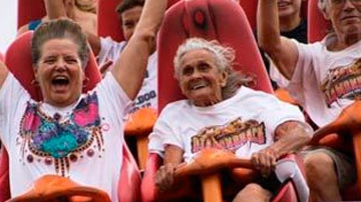 90-летняя пенсионерка отметила свой юбилей на американских горках