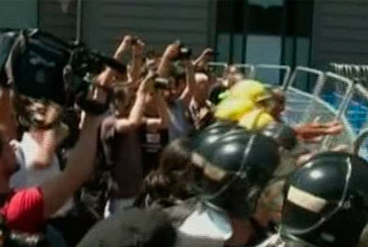 В Испании продолжаются столкновения демонстрантов и полиции