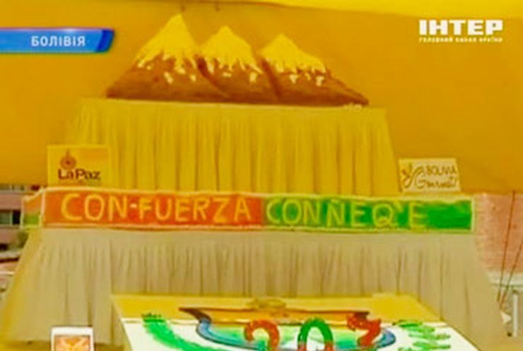 В Боливии испекли самый большой торт Латинской Америки