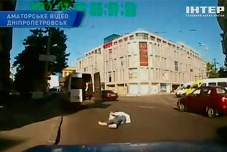 Из днепропетровской маршрутки выпала женщина
