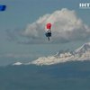 В США бизнесмен и парашютист полетали на 350 воздушных шарах