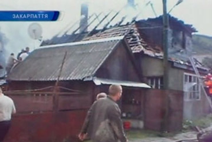 В Рахове из-за нарушений правил безопасности сгорели 3 дома