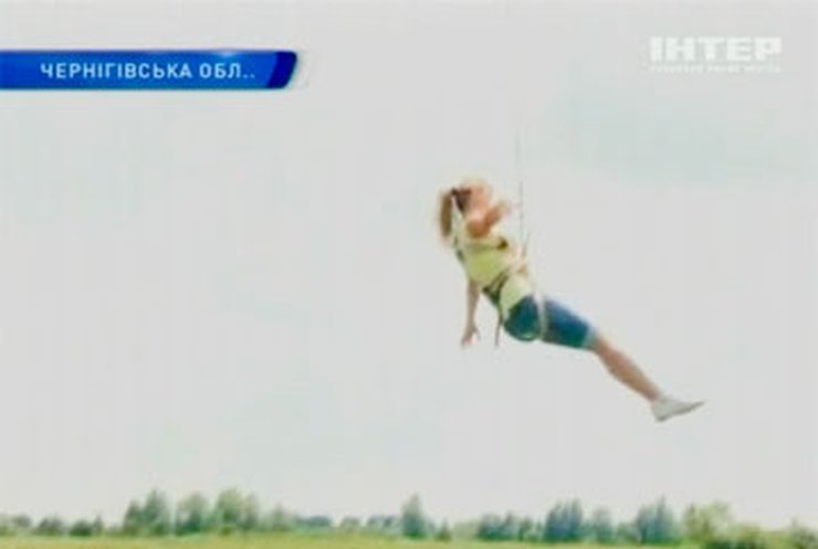 Житель Черниговской области летает с помощью воздушных змеев