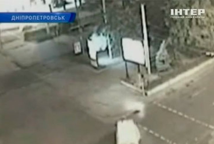 В Днепропетровске на огромной скорости столкнулись "скорая" и авто милиционера