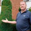 Английского садовода заставляют избавиться от оскорбительного куста